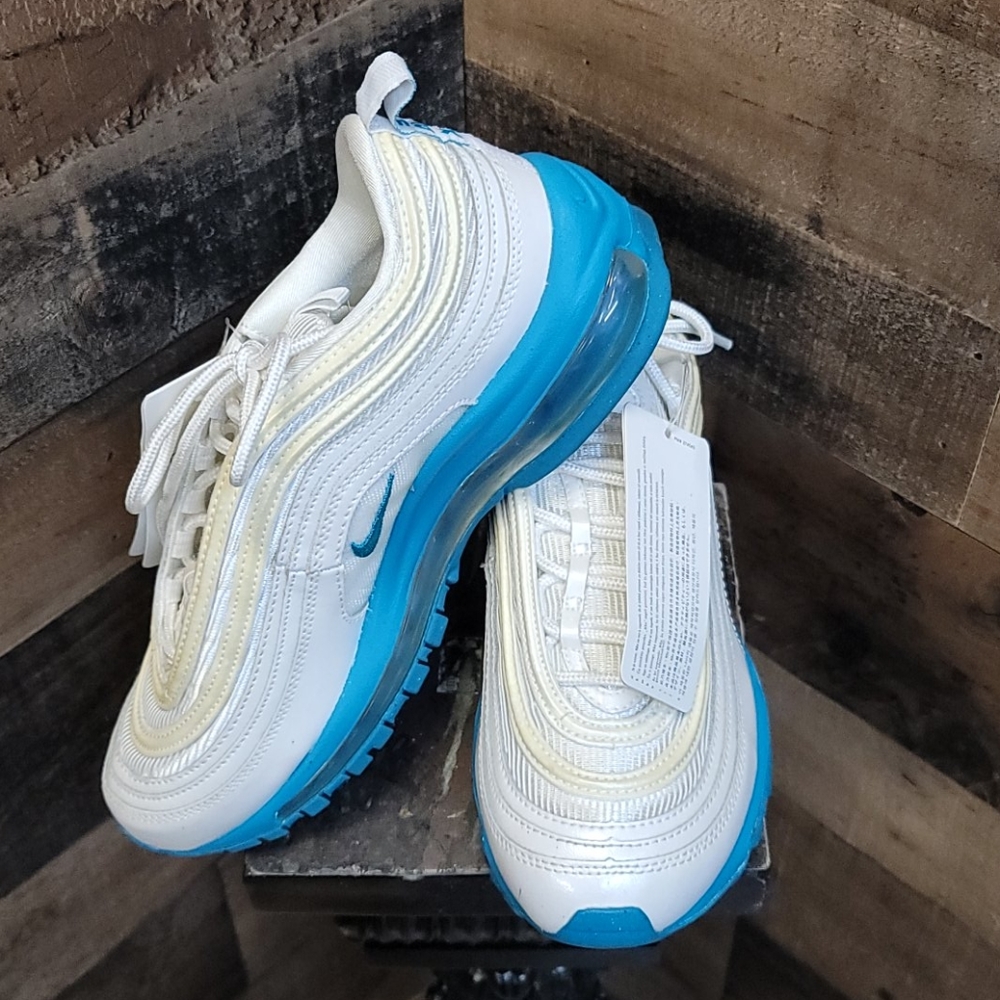 Nike tennis shoes